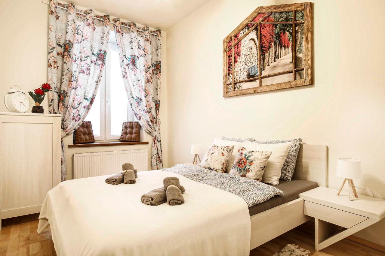 2-room With Kitchen, Heart Of Cracow Old Town Апартаменти